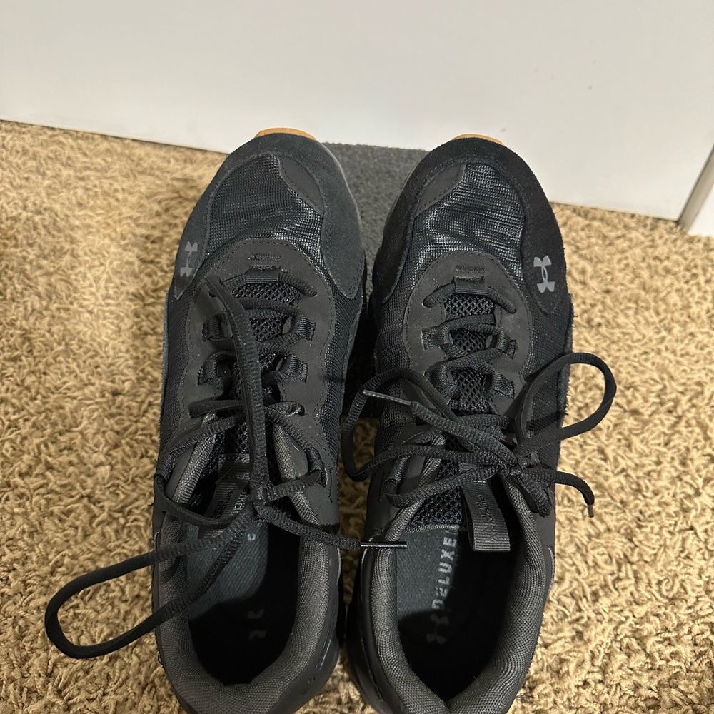 Under Armour 11.5 black shoes - Picture 2 of 5